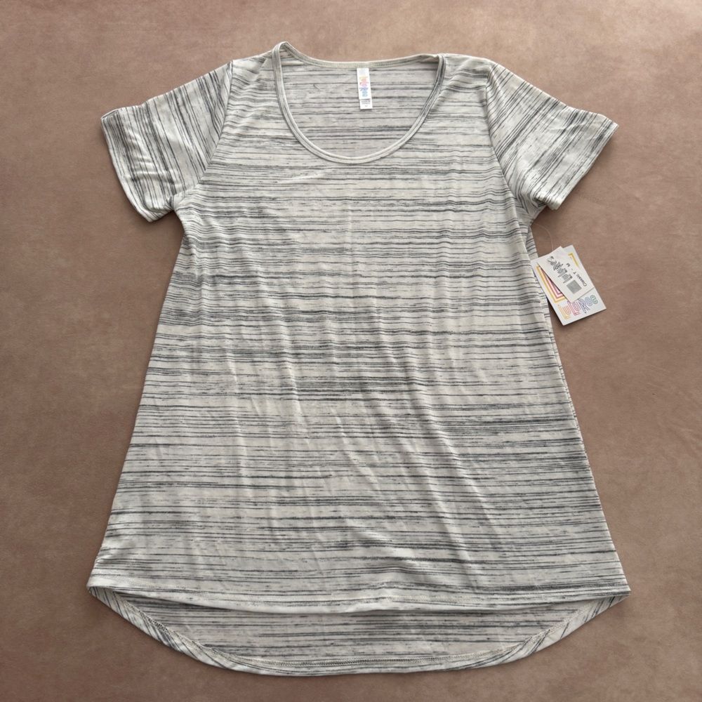 LulaRoe Gray Classic Tee • size medium • NWT • heathered gray